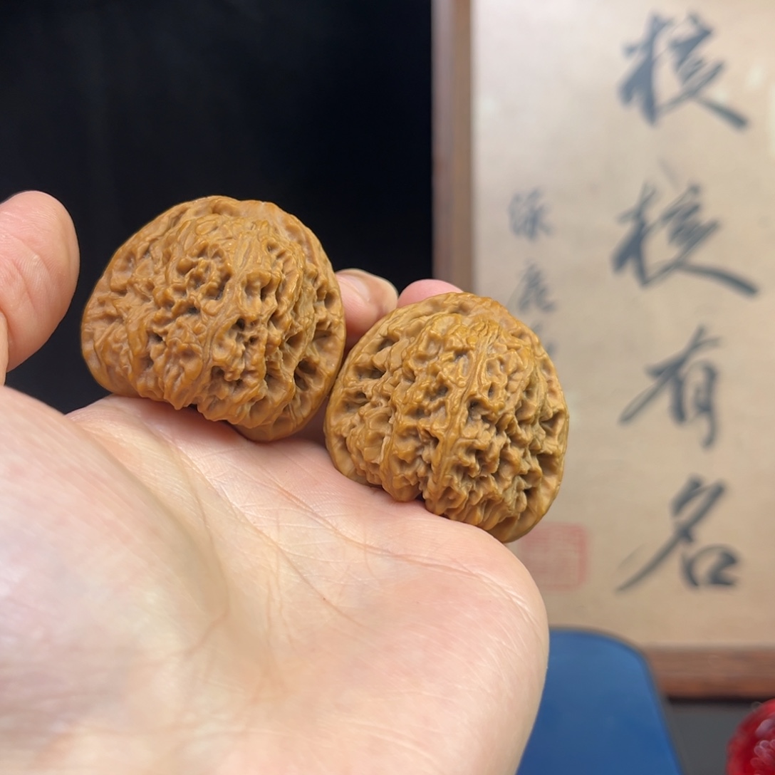 李***曈文玩核桃吊坠南疆