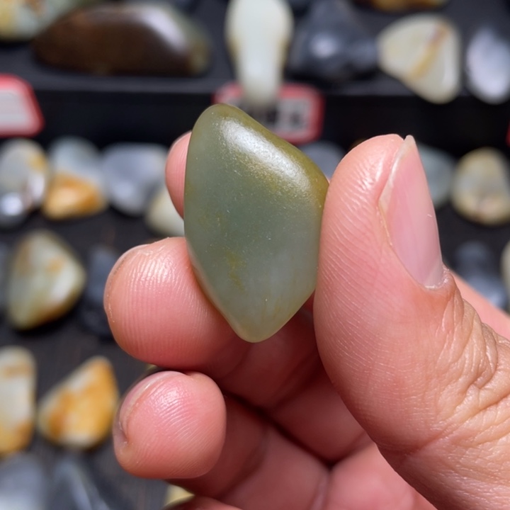 苏***圣和田玉未镶嵌挂件