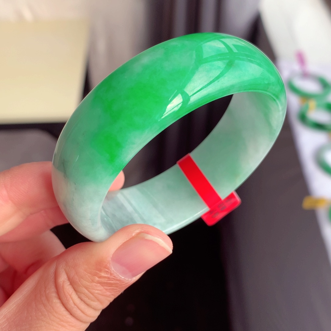 未镶嵌手镯翡翠在***主定金15000 未付14980