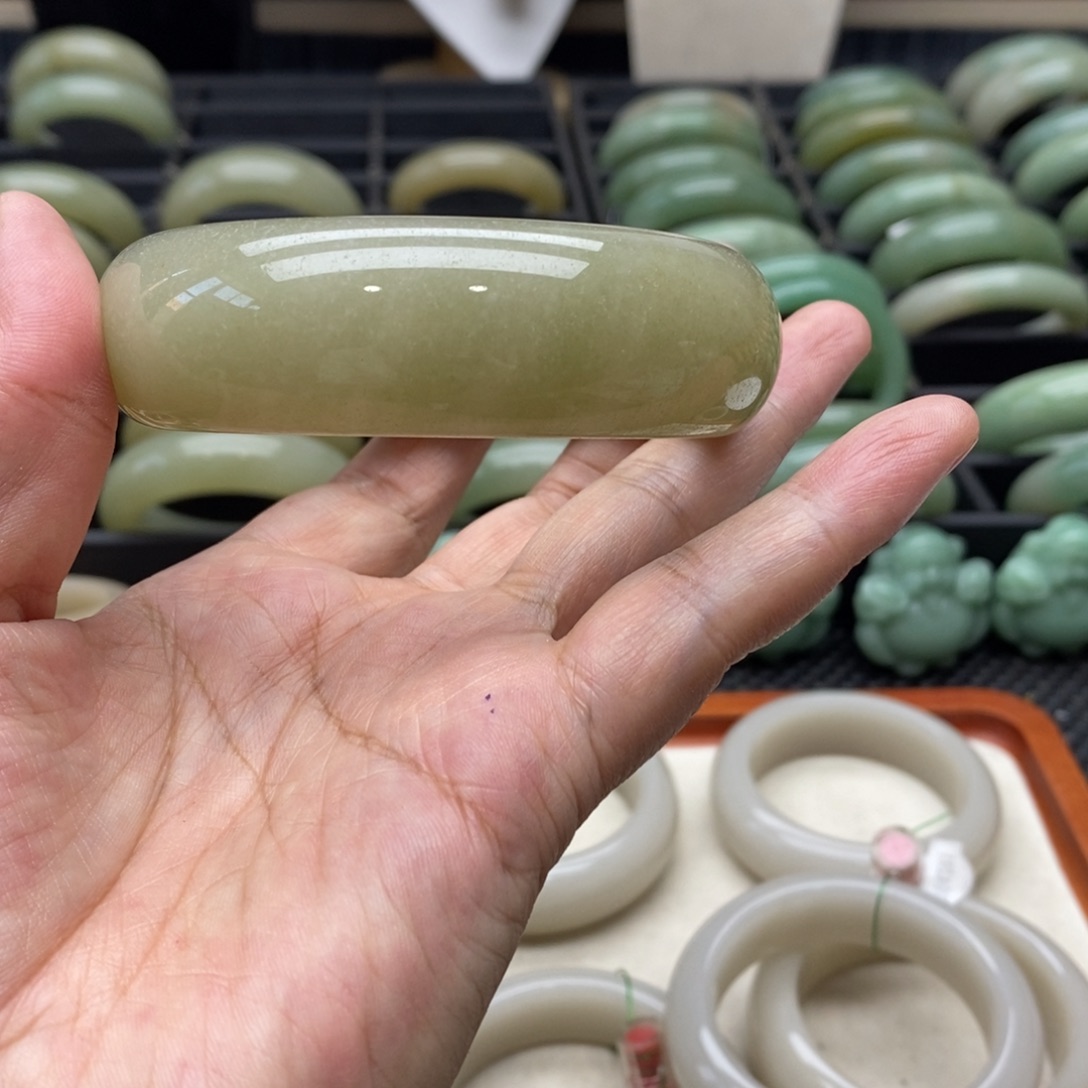 石英岩玉手镯未镶嵌