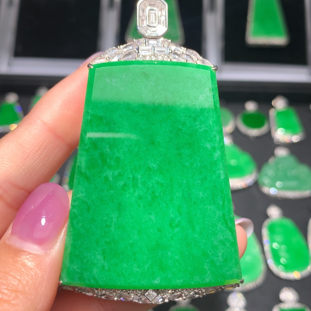 翡翠颈饰18K金镶嵌翡翠