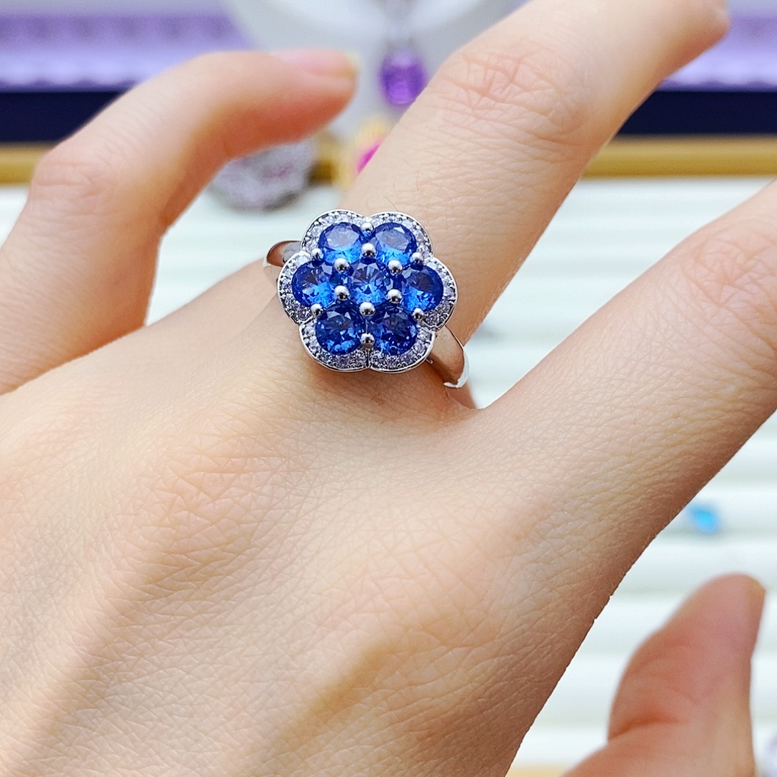 戒指蓝宝石未镶嵌