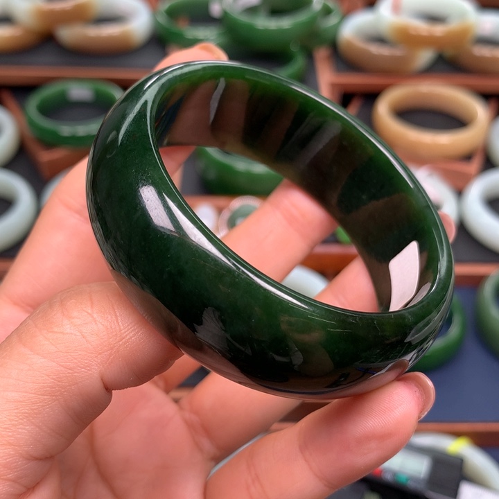 和田玉（碧玉）手镯未镶嵌
