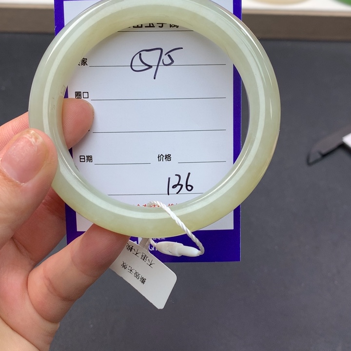 和田玉（糖玉）手镯未镶嵌