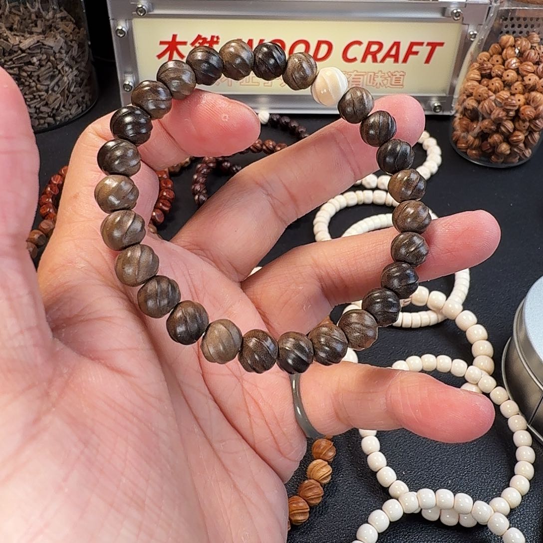 是***。檀香木手串/手链老山檀阴沉鲨鱼背扭丝