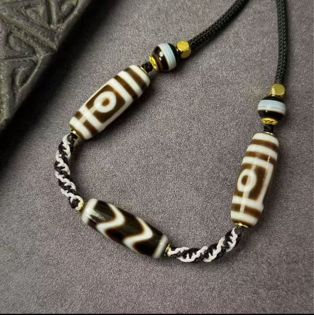 行运水纹黑白玛瑙三珠颈饰 （多样性发货）XY13 A