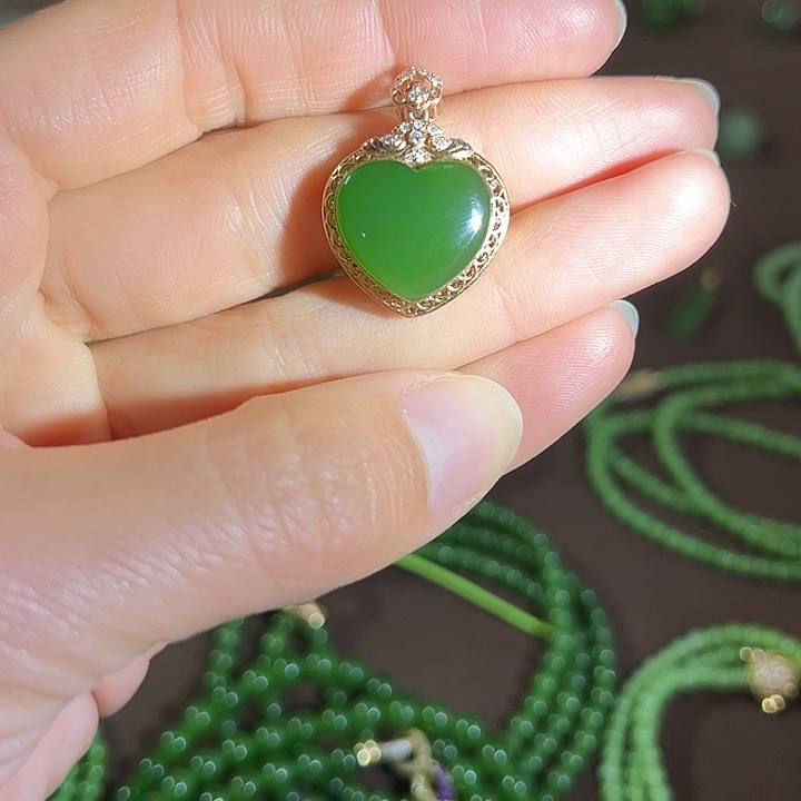 翡翠18K金镶嵌颈饰