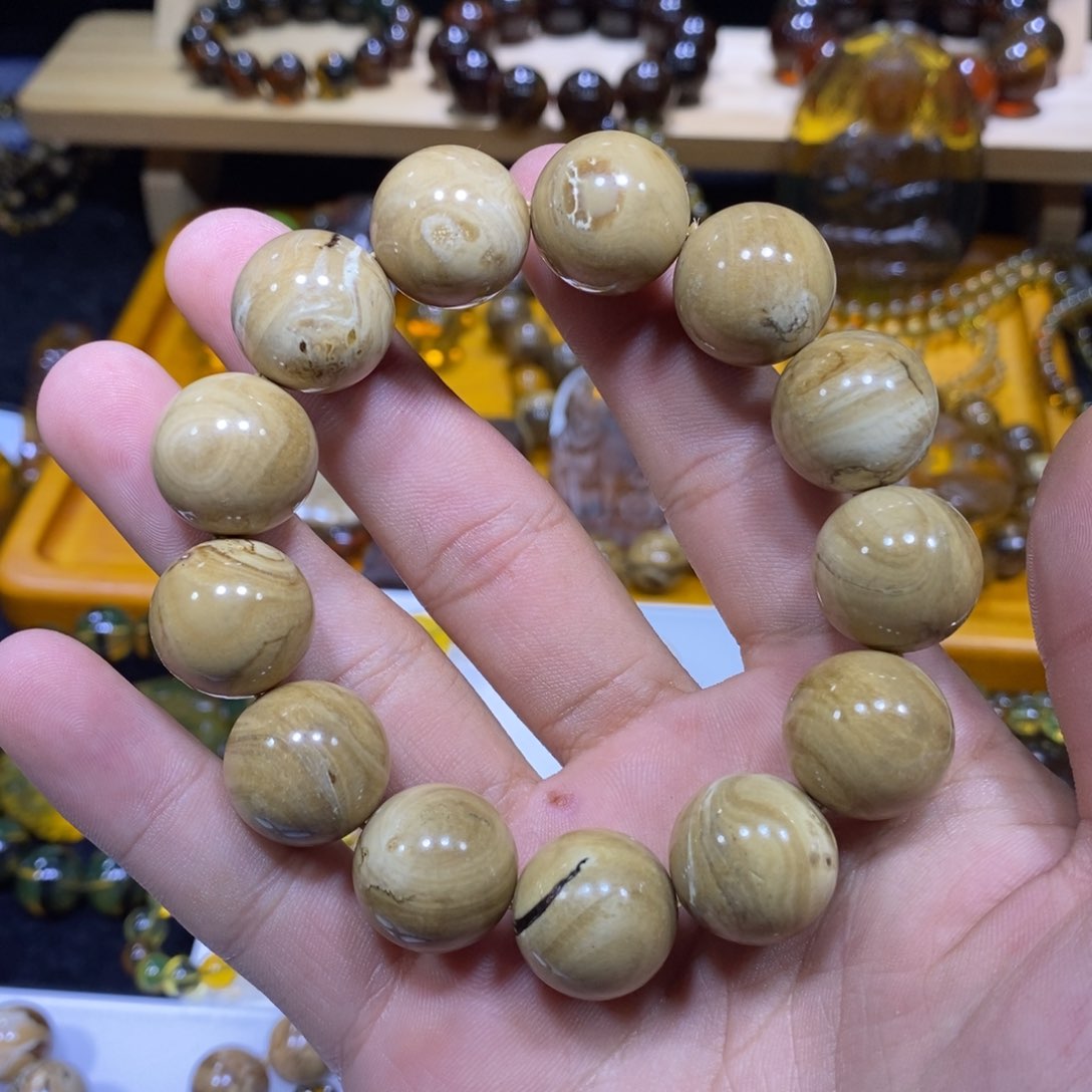 未镶嵌琥珀珠宝奇石