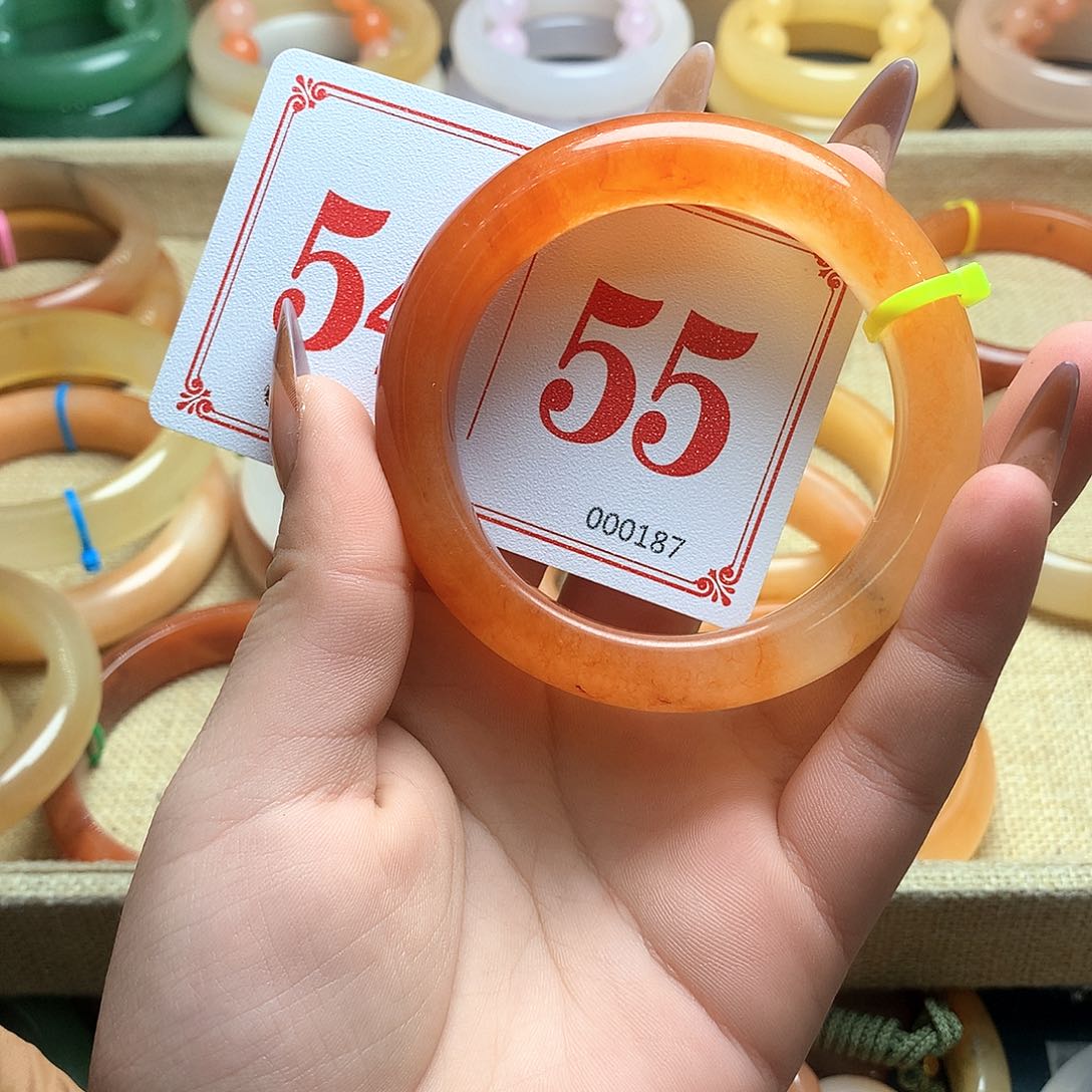 未镶嵌石英质玉（黄龙玉）手镯