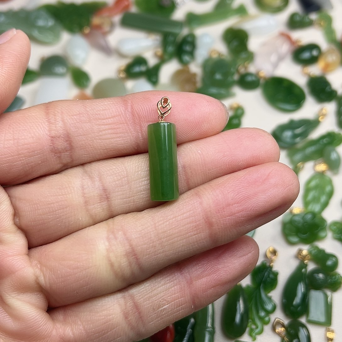 和田玉（碧玉）玉坠18K金镶嵌