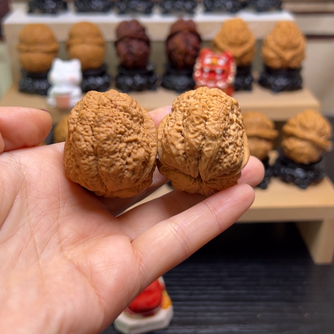 文玩核桃把件鱼子纹开背金蟾H40