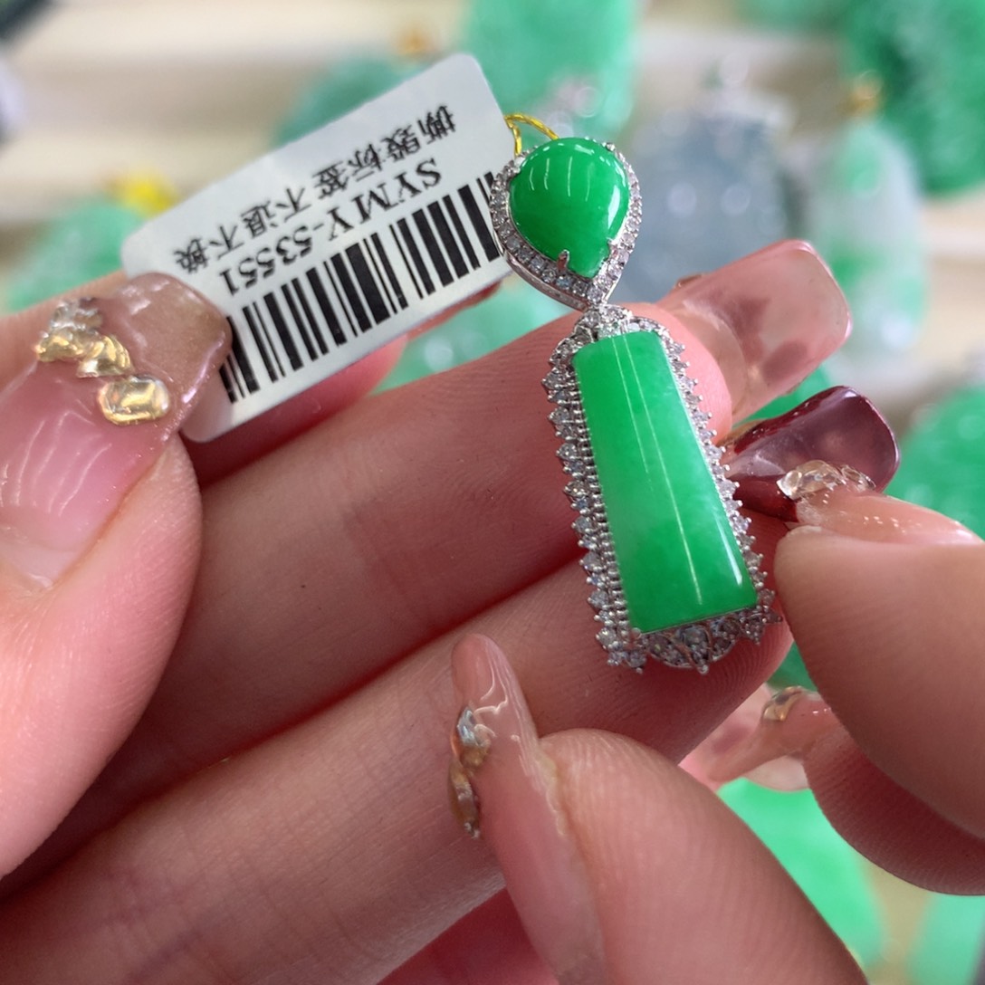 翡翠吊坠(不含链)18K金镶嵌