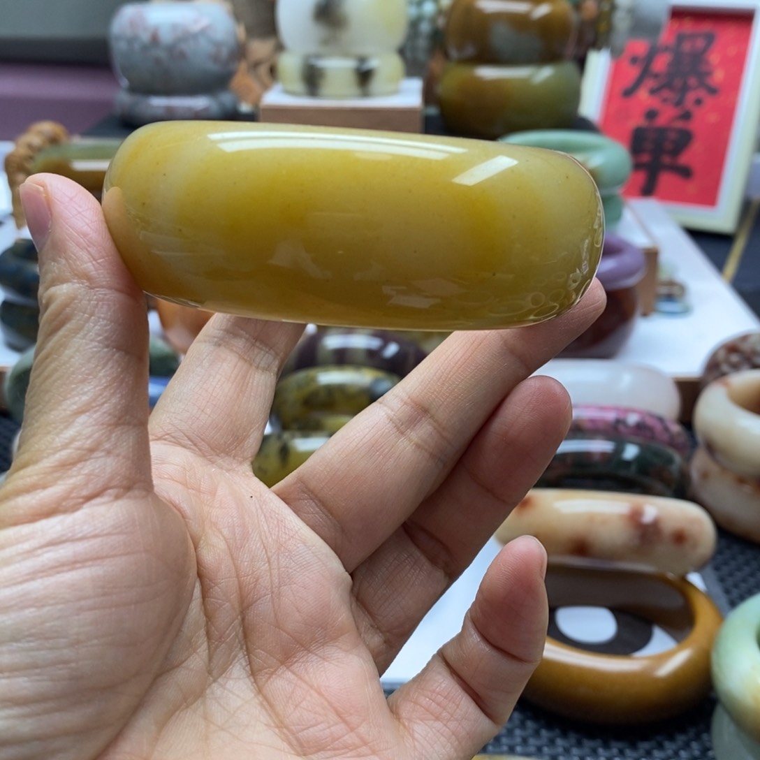 无***花石英岩玉手镯未镶嵌