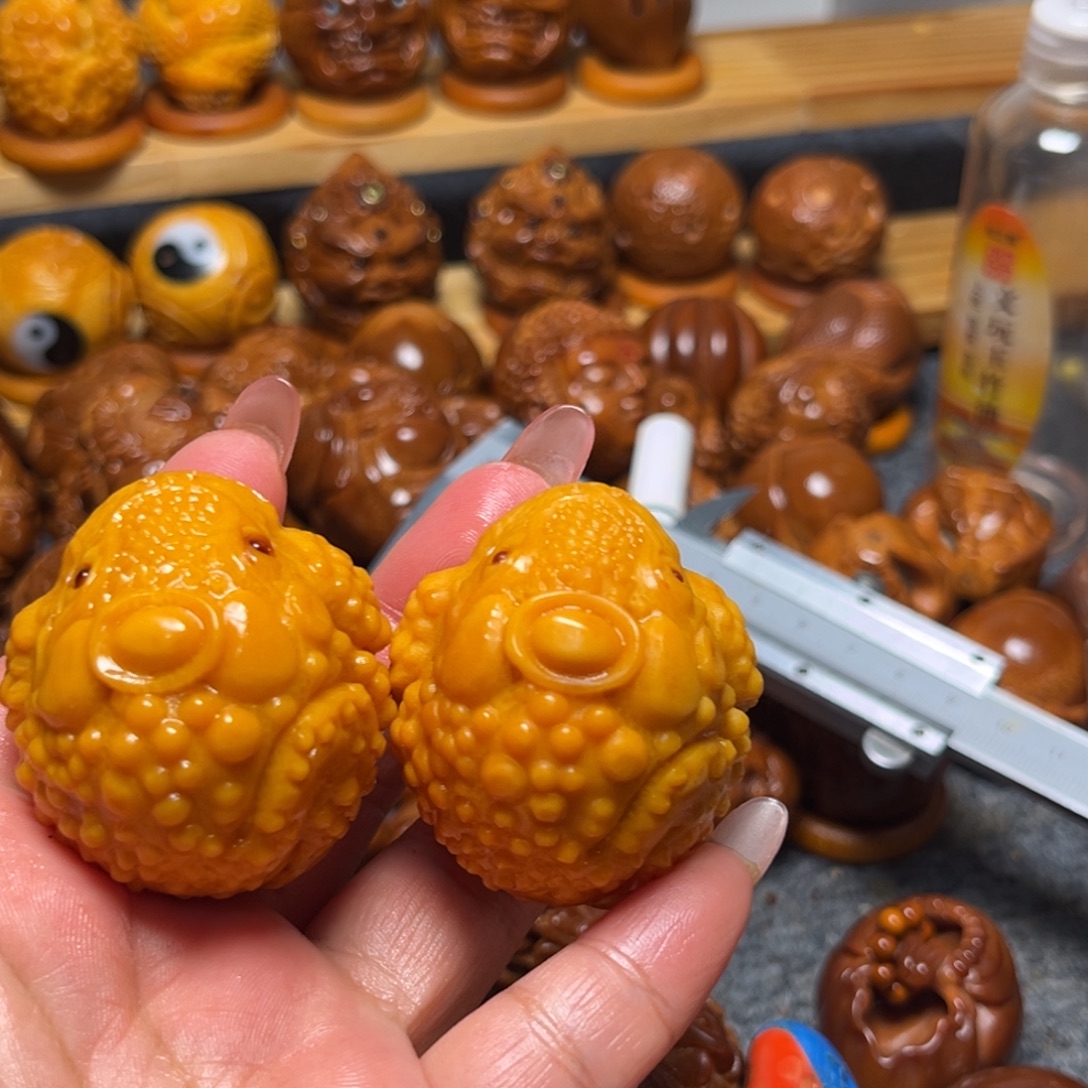 虎***天手串/手链橄榄核奶黄金蟾