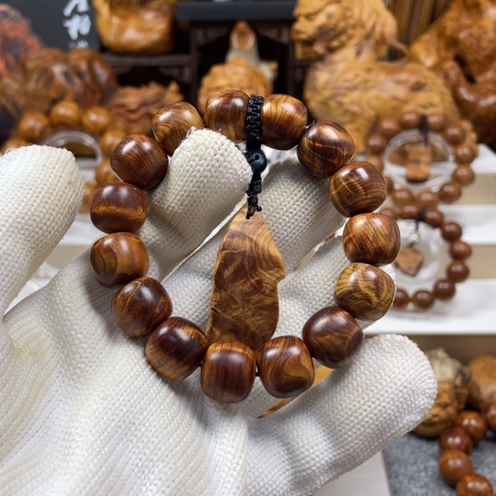 冷***夜柏木（崖柏）太行崖柏1.5 1.6老型陈化干黑骨龙胆闪电