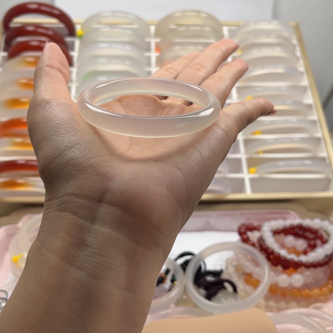 野***、玛瑙/玉髓手镯未镶嵌