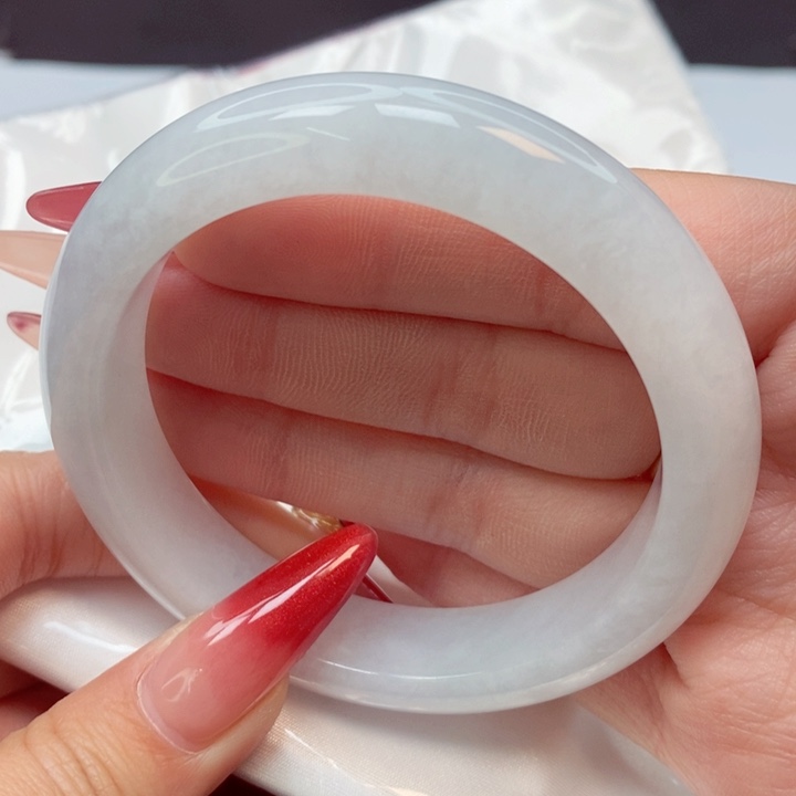 翡翠手镯未镶嵌57圈