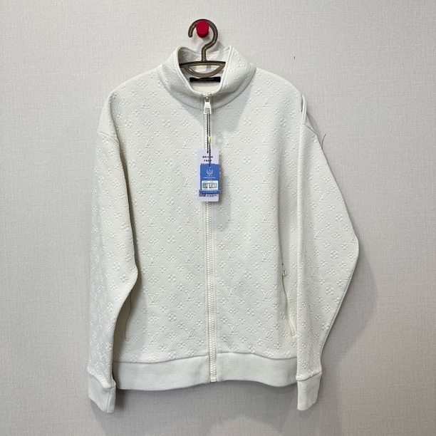 99新 LouisVuitton/路易威登 白色浮雕外套 尺码：M 11636