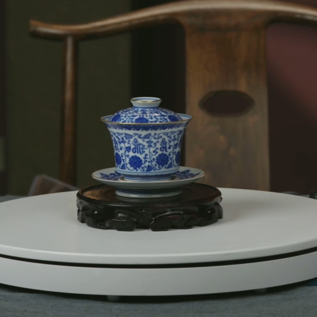 M青花描金缠枝莲纹三才盖碗