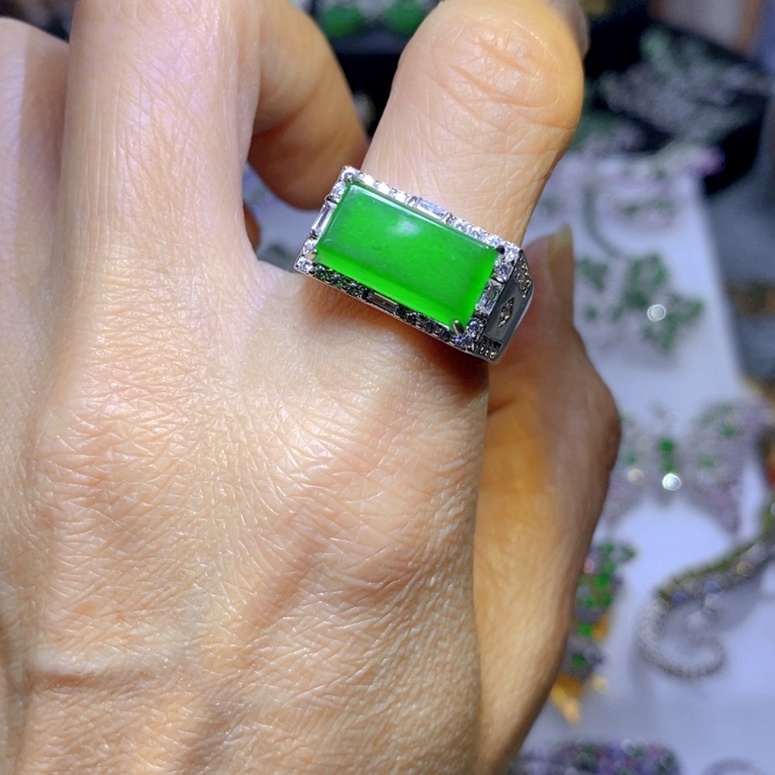 翡翠颈饰银S925镶嵌天然翡翠