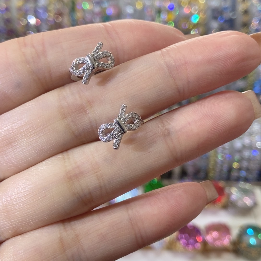 66锆石（处理）耳扣