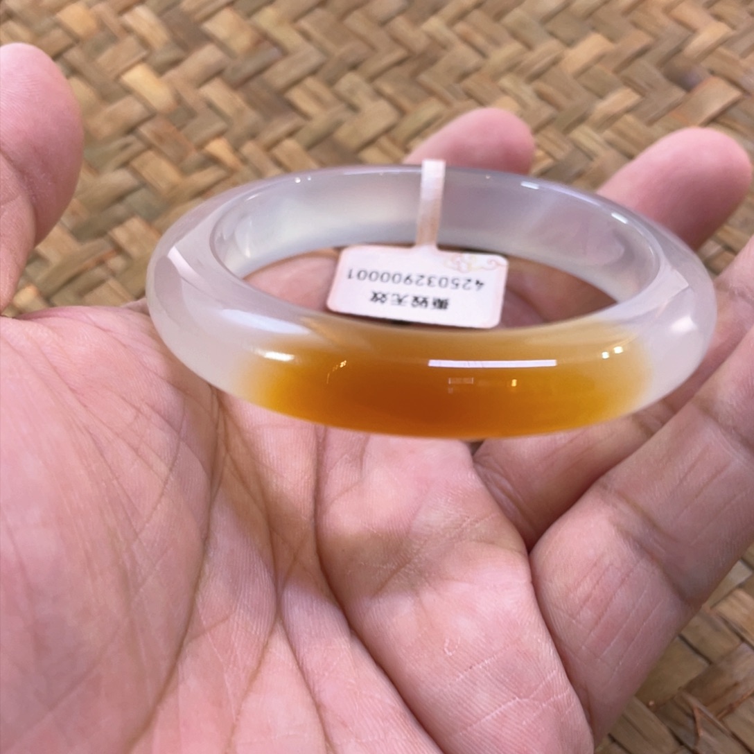 玛瑙/玉髓手镯未镶嵌吃**睡