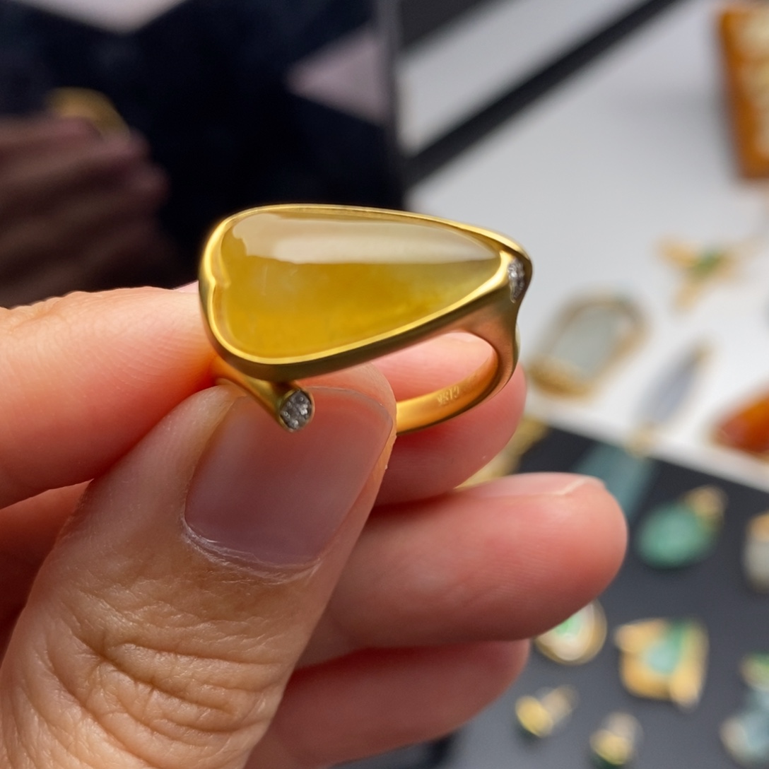 翡翠18K金镶嵌戒指   黄翡