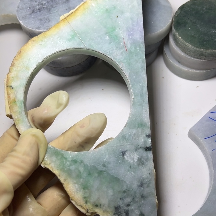 翡翠颈饰未镶嵌翡翠片料