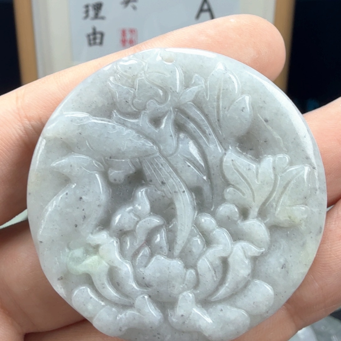 翡翠挂件未镶嵌翡翠