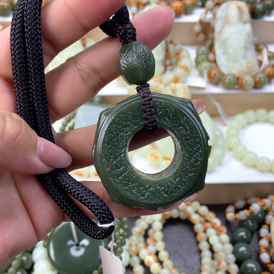 透闪石质玉把件未镶嵌