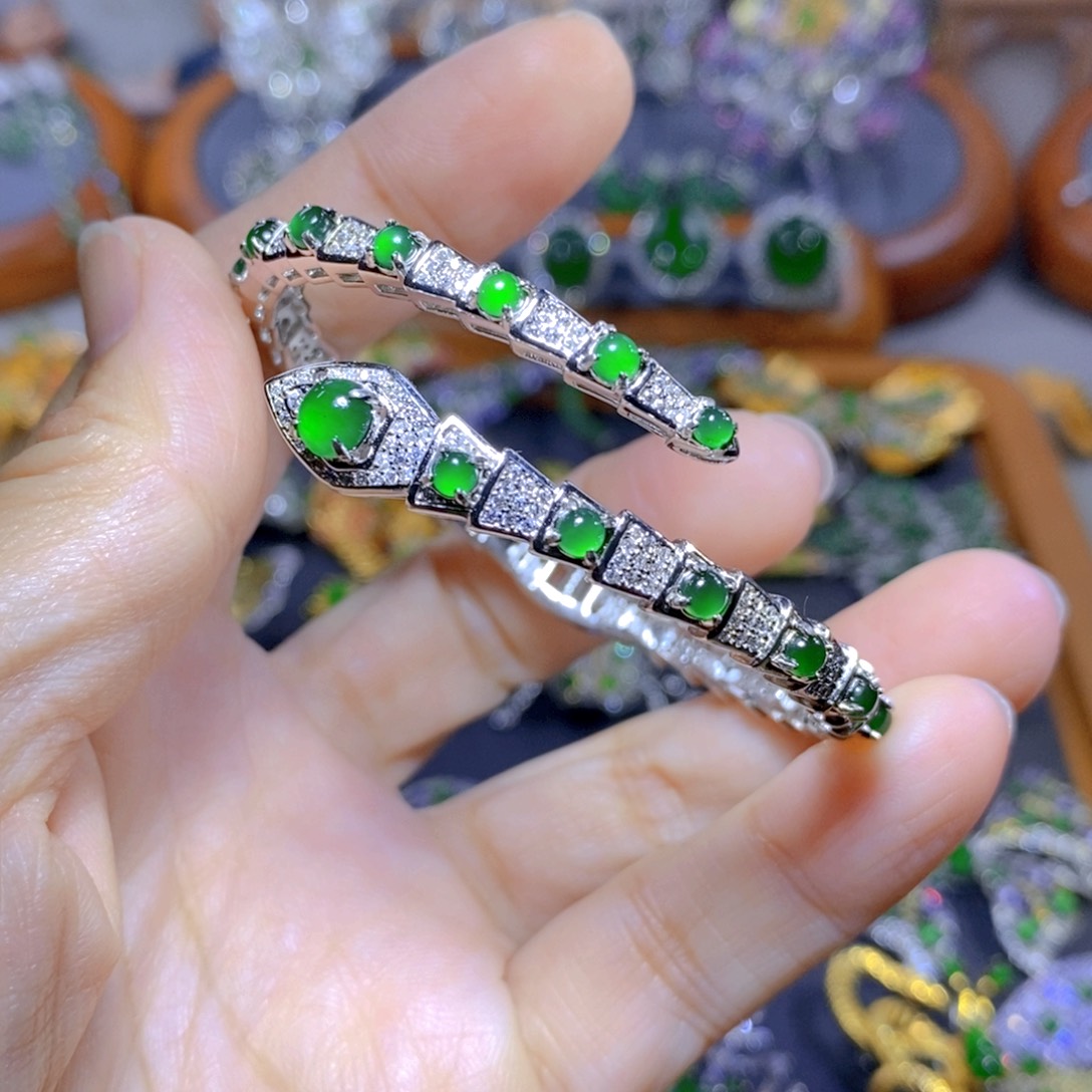 翡翠颈饰银S925镶嵌天然翡翠