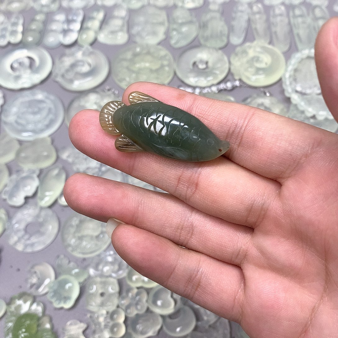 蛇纹石玉颈饰未镶嵌