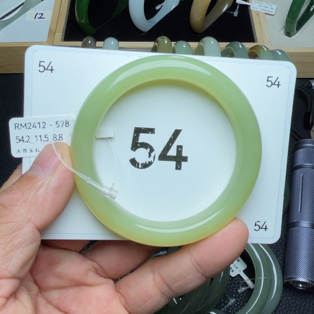 和田玉手镯未镶嵌