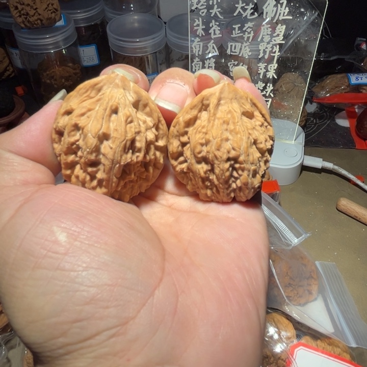 文玩核桃吊坠寿桃