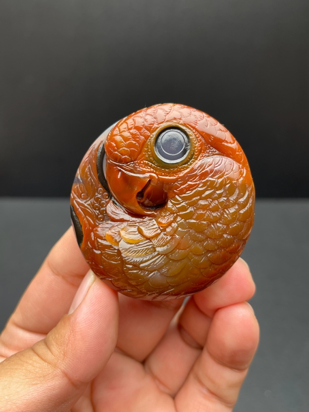 英明神武 鹦鹉挂件天然玛瑙眼睛俏色手工雕刻吊坠毛衣链玉雕设计