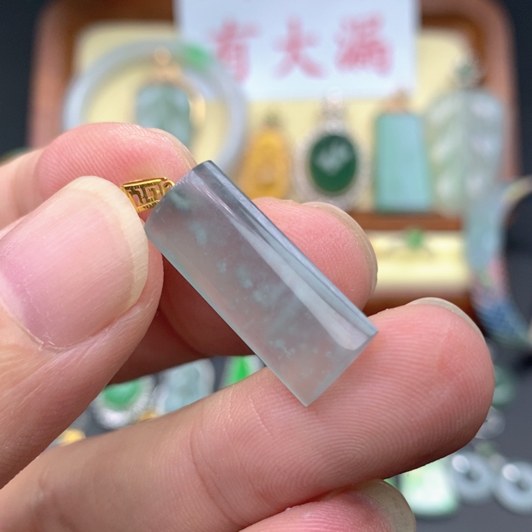 翡翠未镶嵌颈饰无事牌