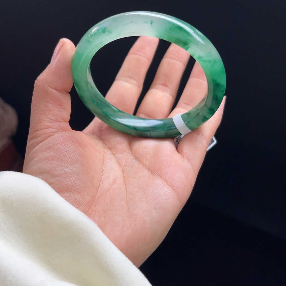 石英质玉未镶嵌手镯