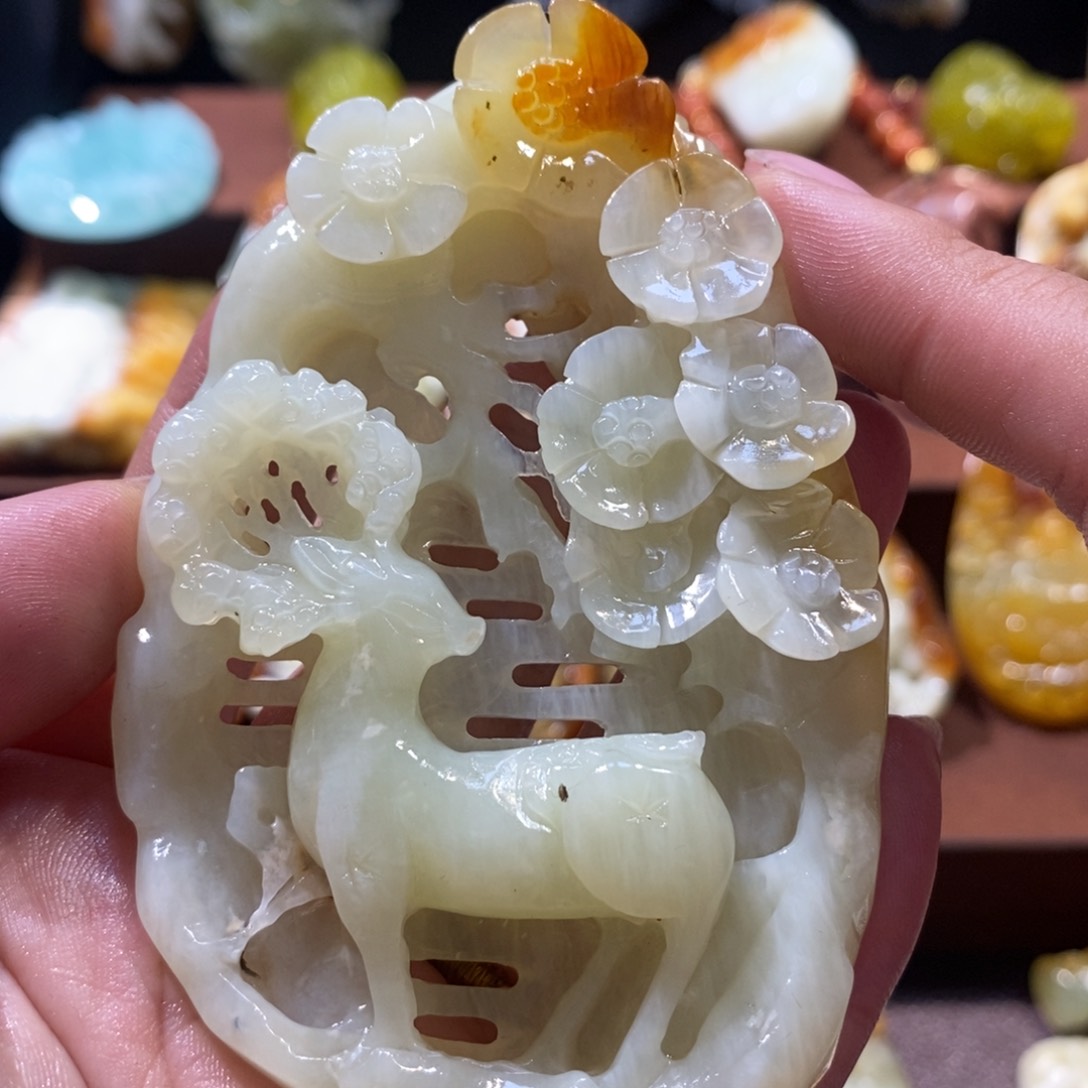 蛇纹石玉颈饰未镶嵌