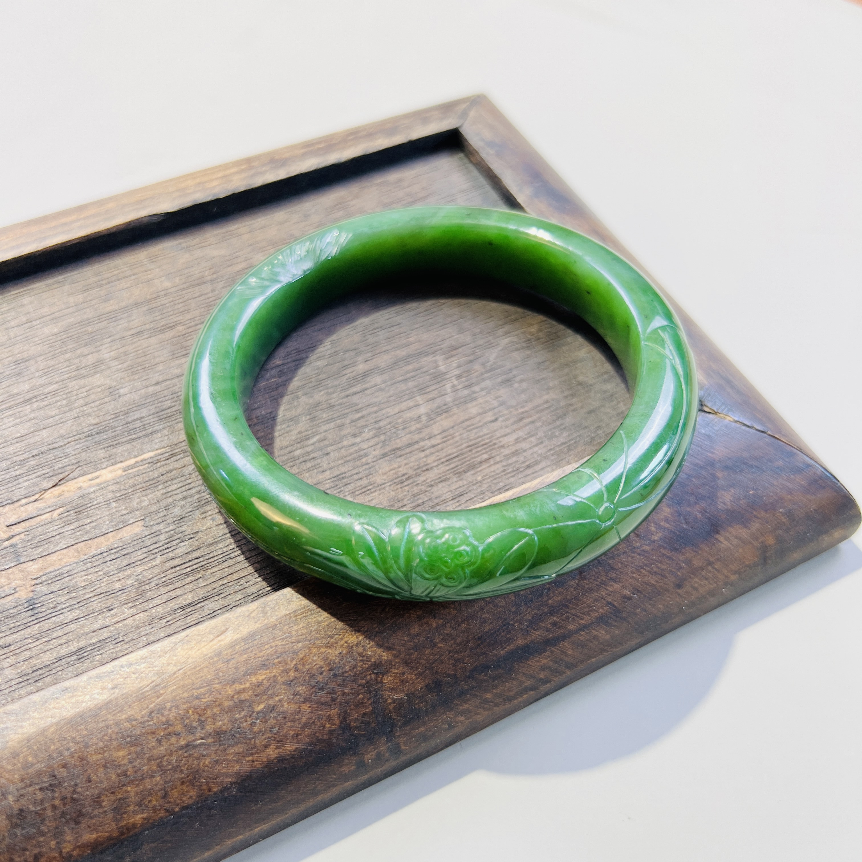 俄罗斯碧玉手镯碧玉雕花手镯 老菠菜绿手镯