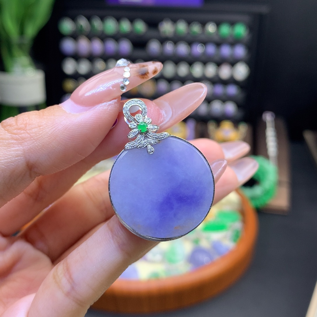 翡翠18K金镶嵌颈饰