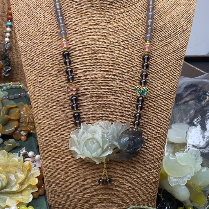 蛇纹石玉未镶嵌吊坠