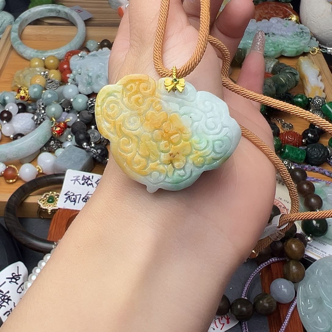 翡翠吊坠(赠链)未镶嵌吊坠12