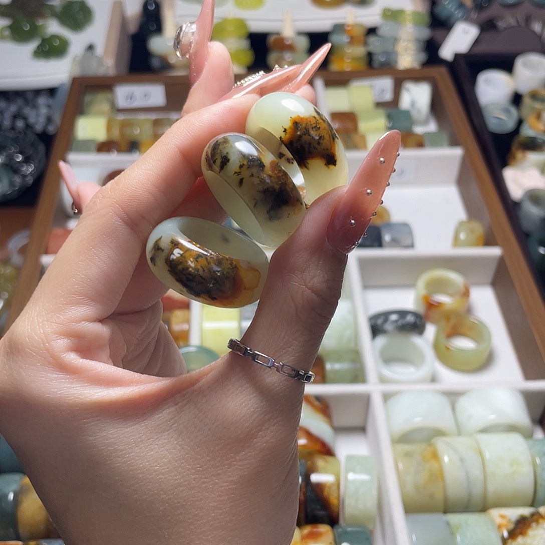 K***o蛇纹石玉未镶嵌戒指