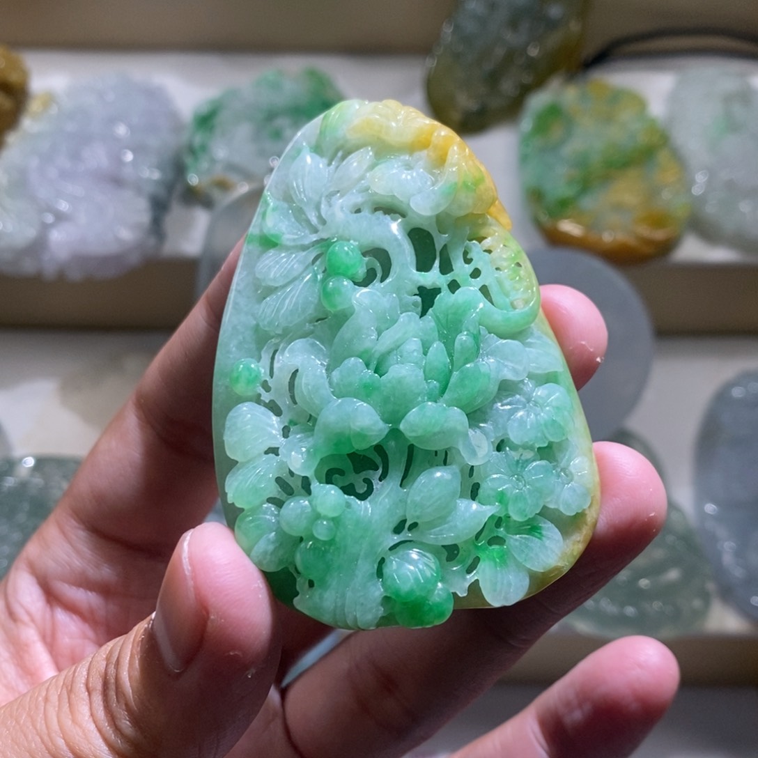 【闪购商品】翡翠颈饰未镶嵌喜上眉梢