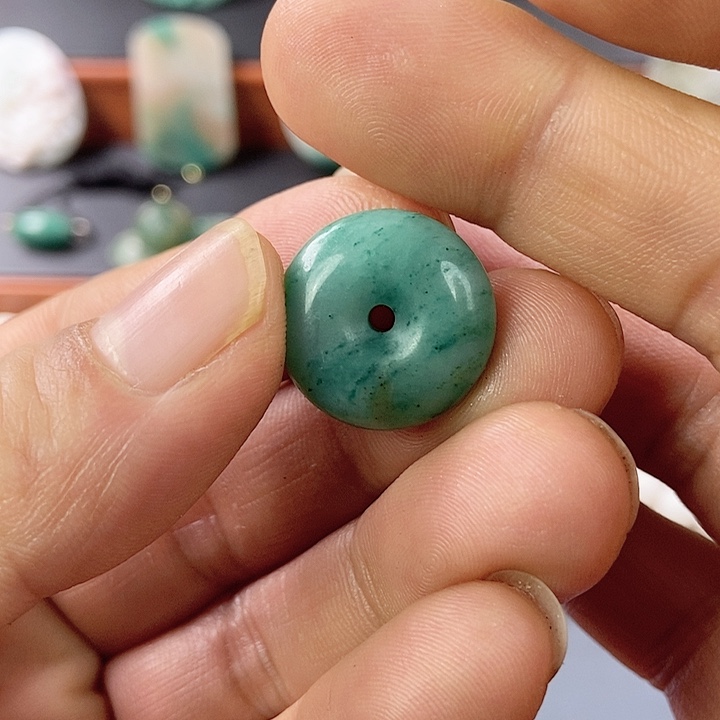 独山玉颈饰未镶嵌