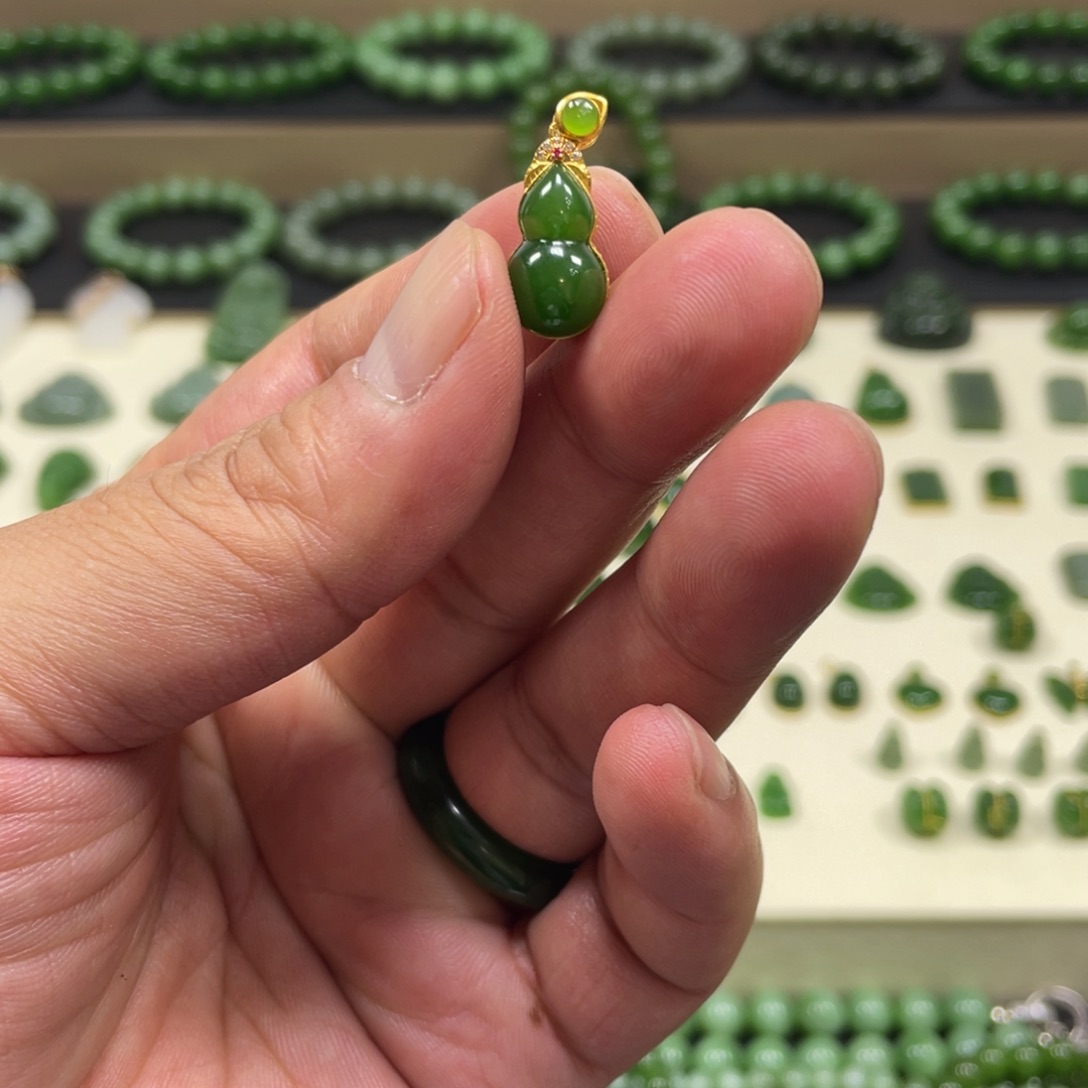 和田玉（碧玉）18K金镶嵌颈饰