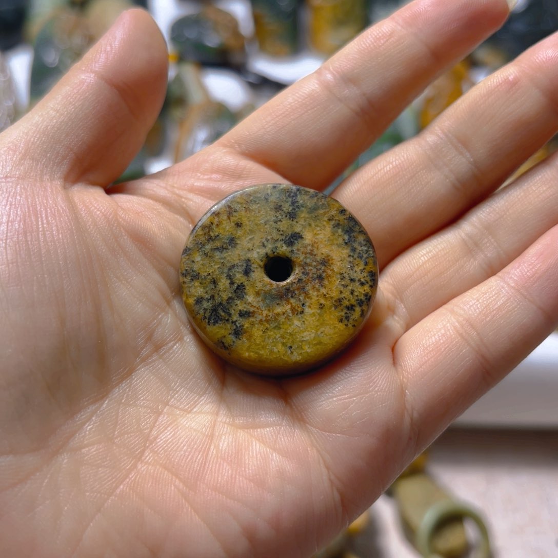 岫岩河磨玉（透闪石质玉）挂件未镶嵌