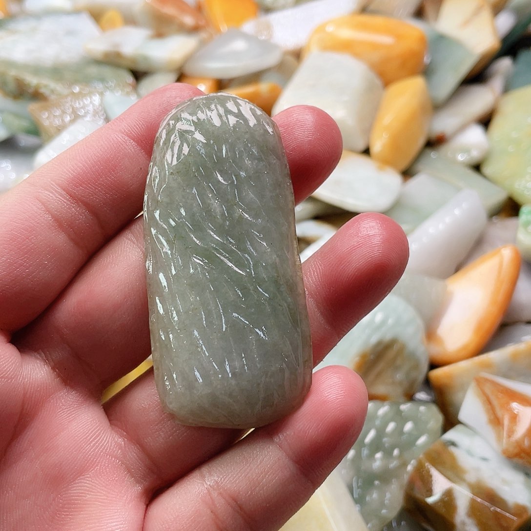 翡翠颈饰未镶嵌金*