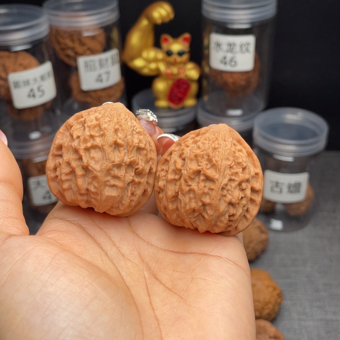 文玩核桃把件金牛