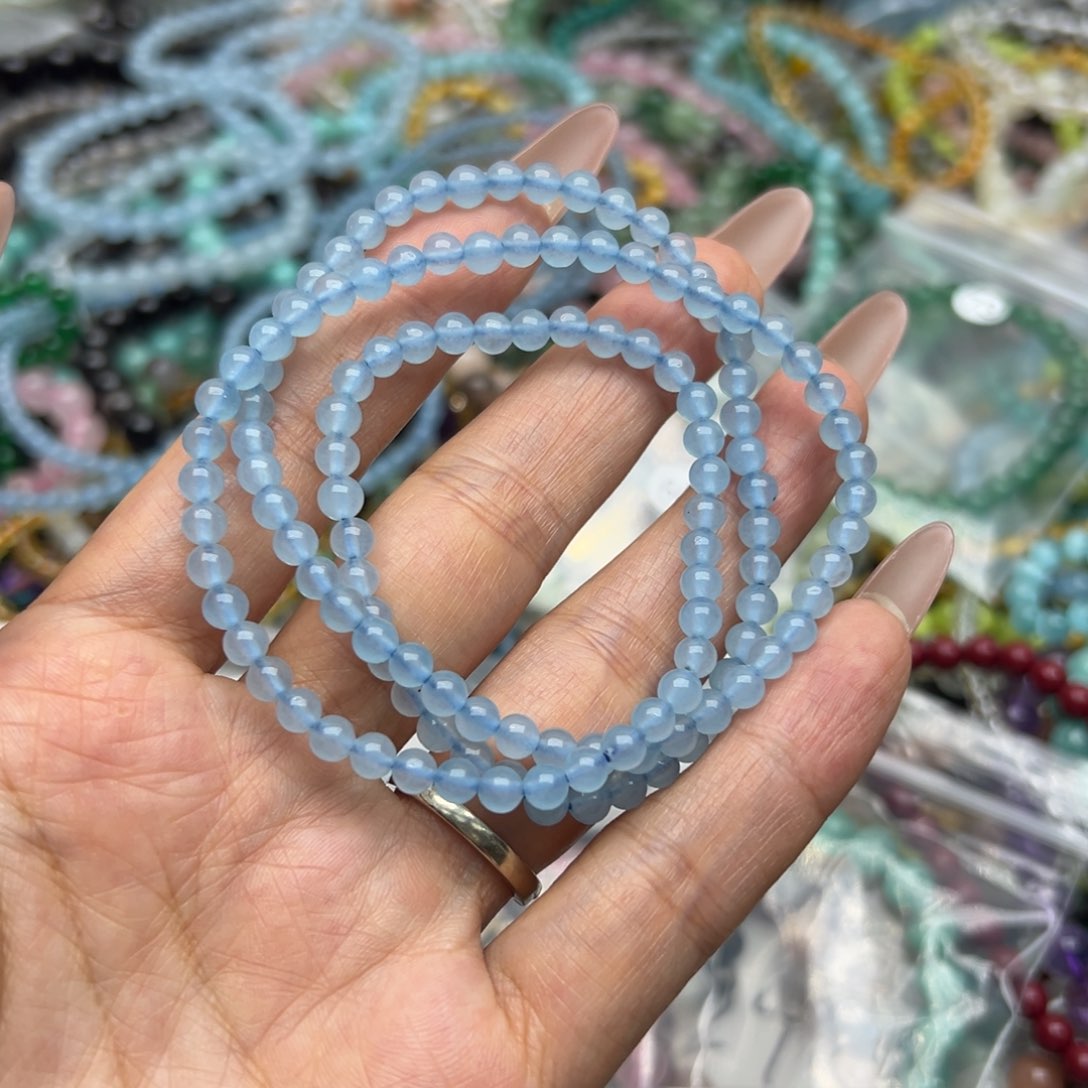 水晶手链未镶嵌海蓝宝三圈贵的